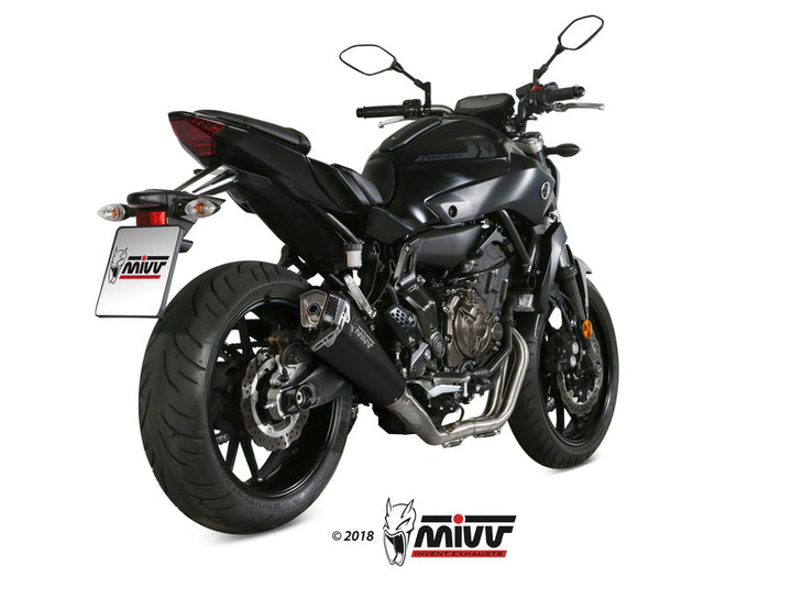 MIVV Delta Race Full Exhaust System monterad på Yamaha MT-07 Y.045.LDRB, visad bakifrån i svart design för reservdelar och tillbehör.