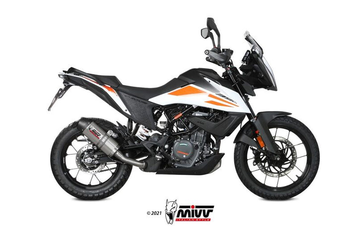KTM 390 Adventure med installerad MIVV Oval Silencer KT.024.L4C, sidovy som visar avgassystemets passform och stil. Idealisk för fordonstillbehör.