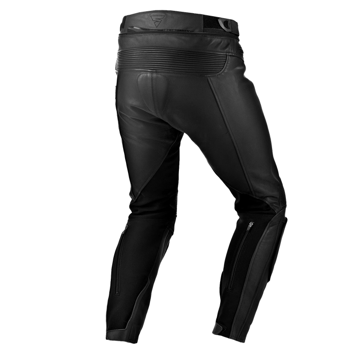 Shima Mc-Skinnbyxor Chase Svart bakifrån, med elastiska paneler och dragkedjor vid benslut för en perfekt passform och rörelsefrihet.